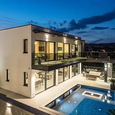 Three Elements Villas - Villa Titanium 오파티아