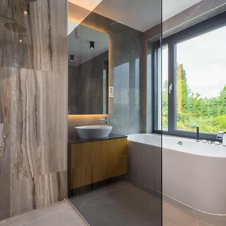 Three Elements Villas - Villa Titanium 빌라 오파티아